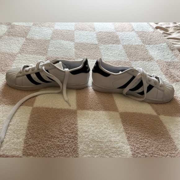 Adidas shoes - Picture 3 of 3